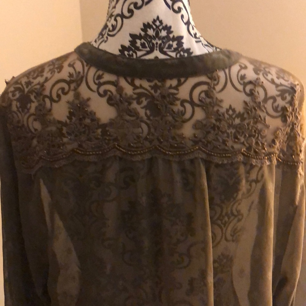 Beautiful blouse - Picture 4 of 8